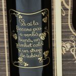 Set cadou La Fiecare Pas vin personalizat cu pahare cutie lemn 2